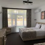 Elit Hotel 2*
